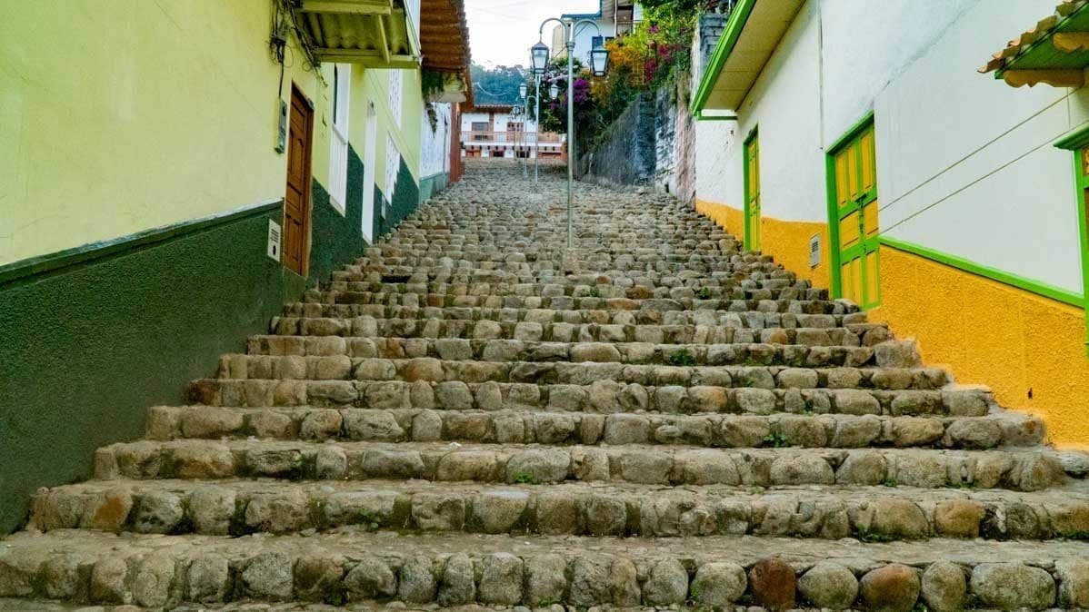 the passage of 100 stairs Jerico Colombia