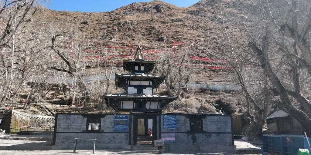 About Nepal - Hindu temple in Muktinath