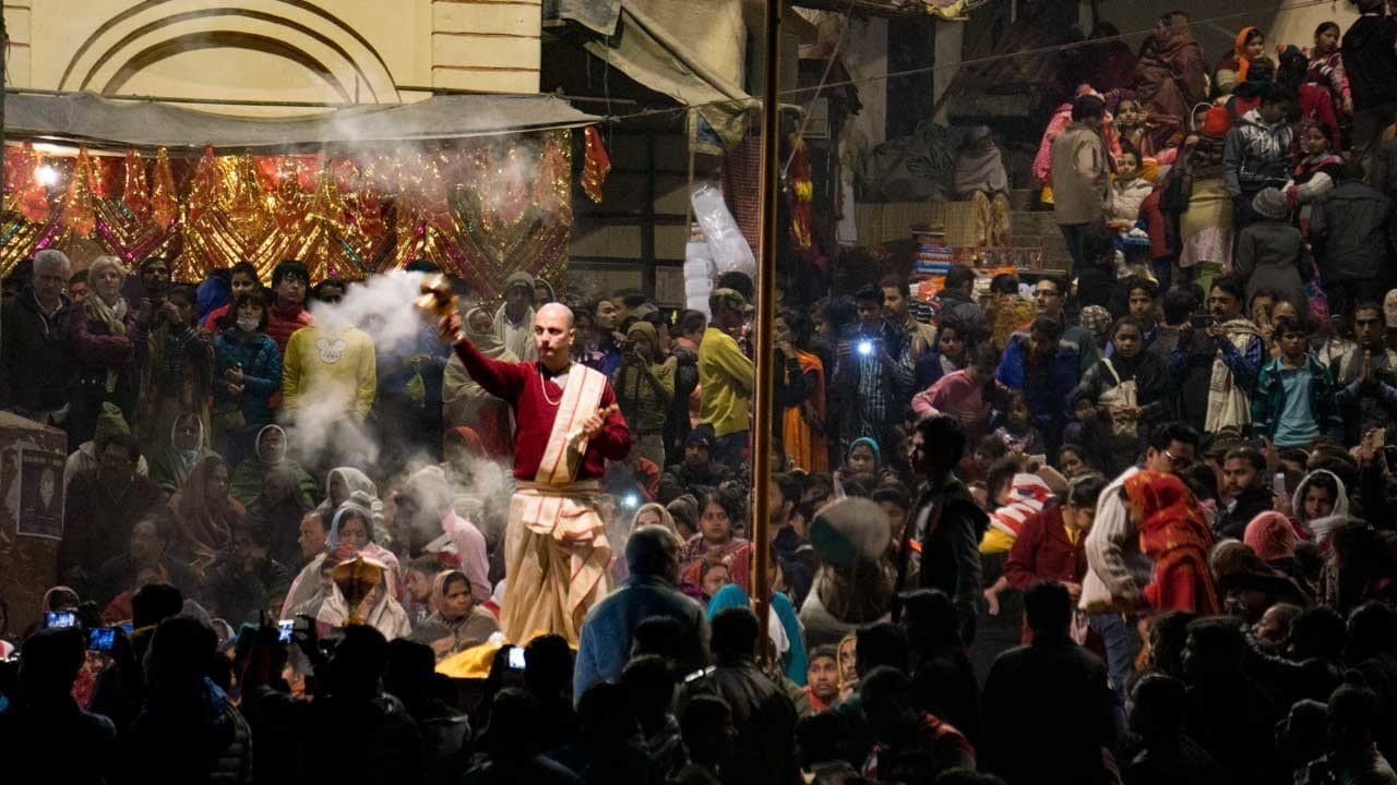 DSC06840 Picture of Varanasi, a place famous for its temples.