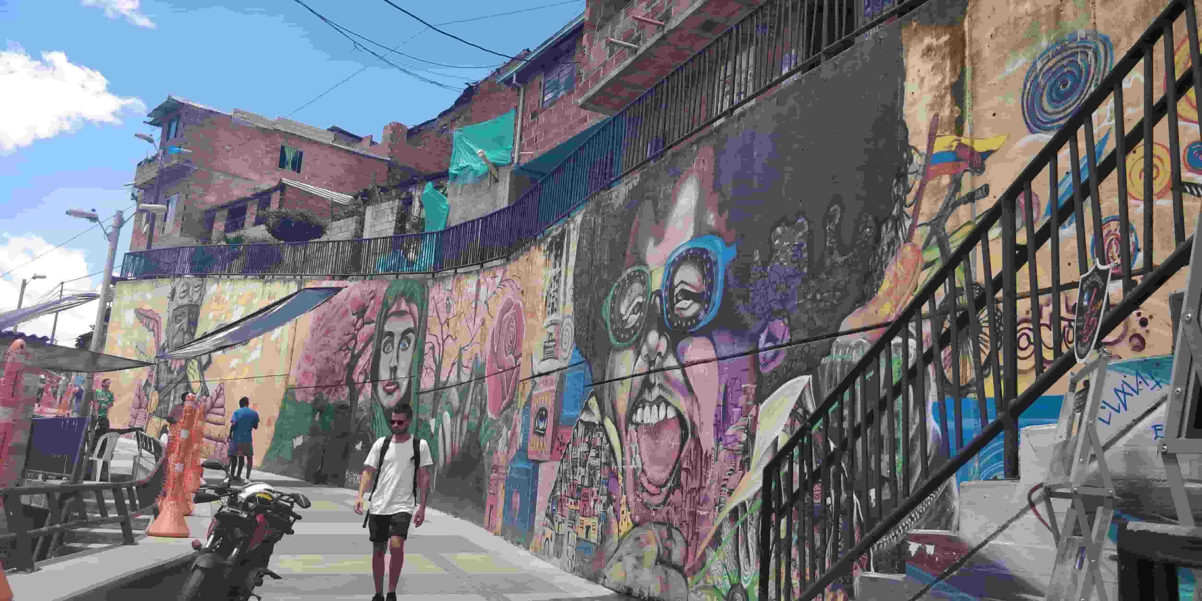 comuna133 graffiti picture from comuna 13 de medelllin